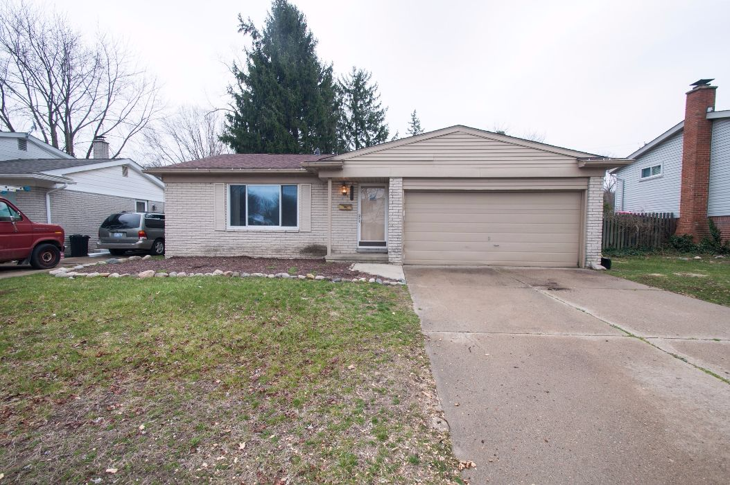 39647 John Dr, Canton Twp, MI 48187